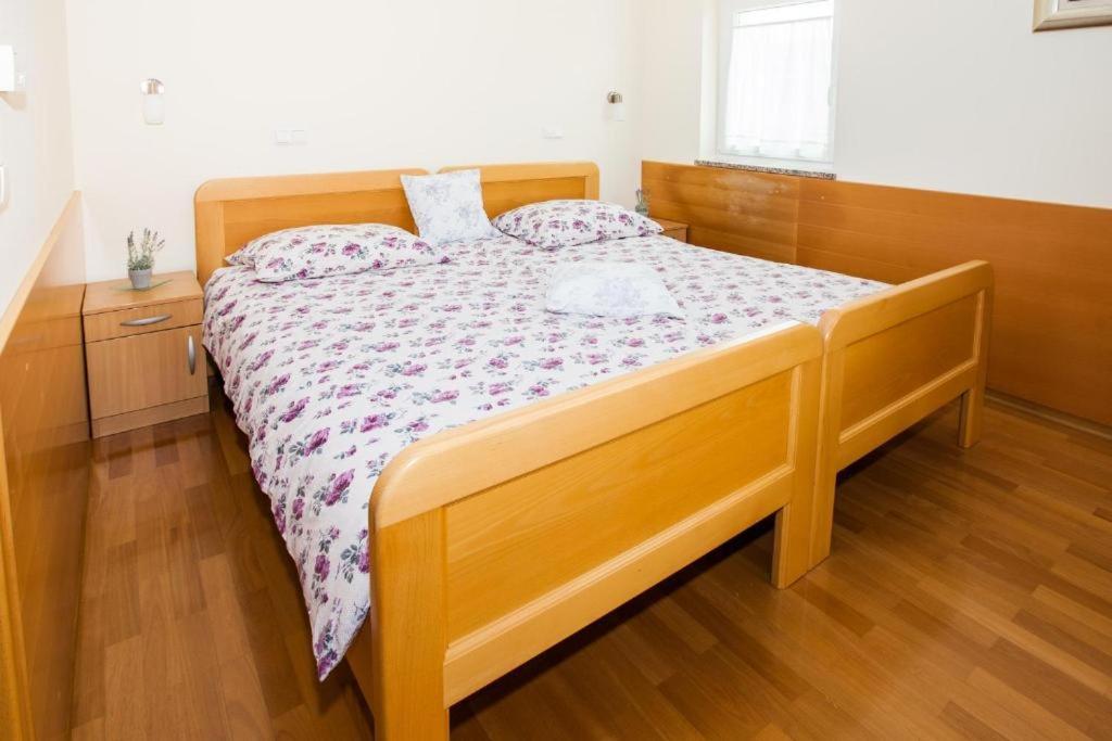 מאלינסקה B&B Pansion Vago מראה חיצוני תמונה