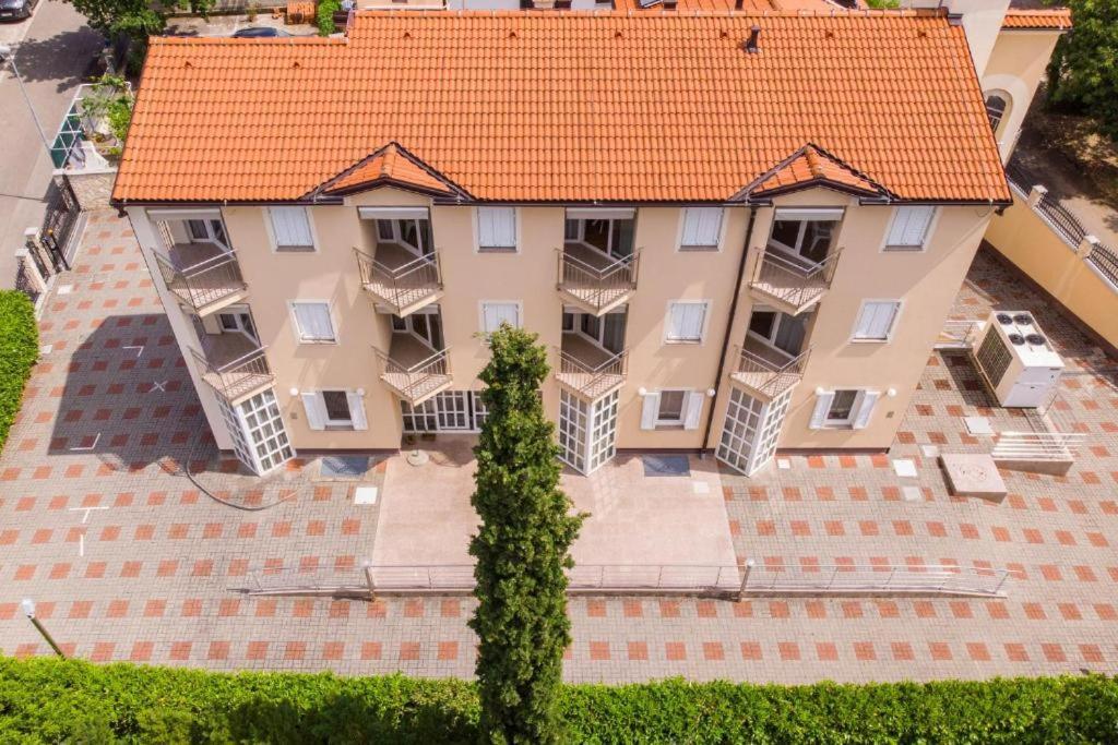 מאלינסקה B&B Pansion Vago מראה חיצוני תמונה