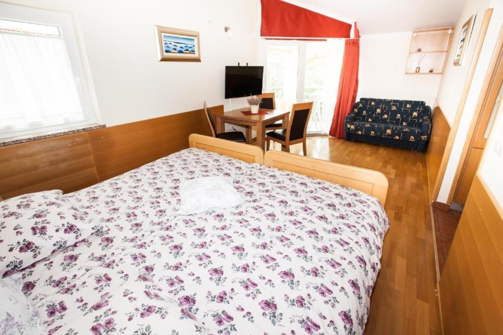 מאלינסקה B&B Pansion Vago מראה חיצוני תמונה