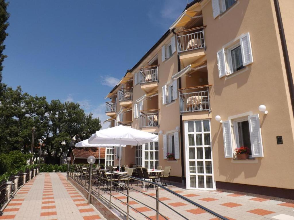 מאלינסקה B&B Pansion Vago מראה חיצוני תמונה
